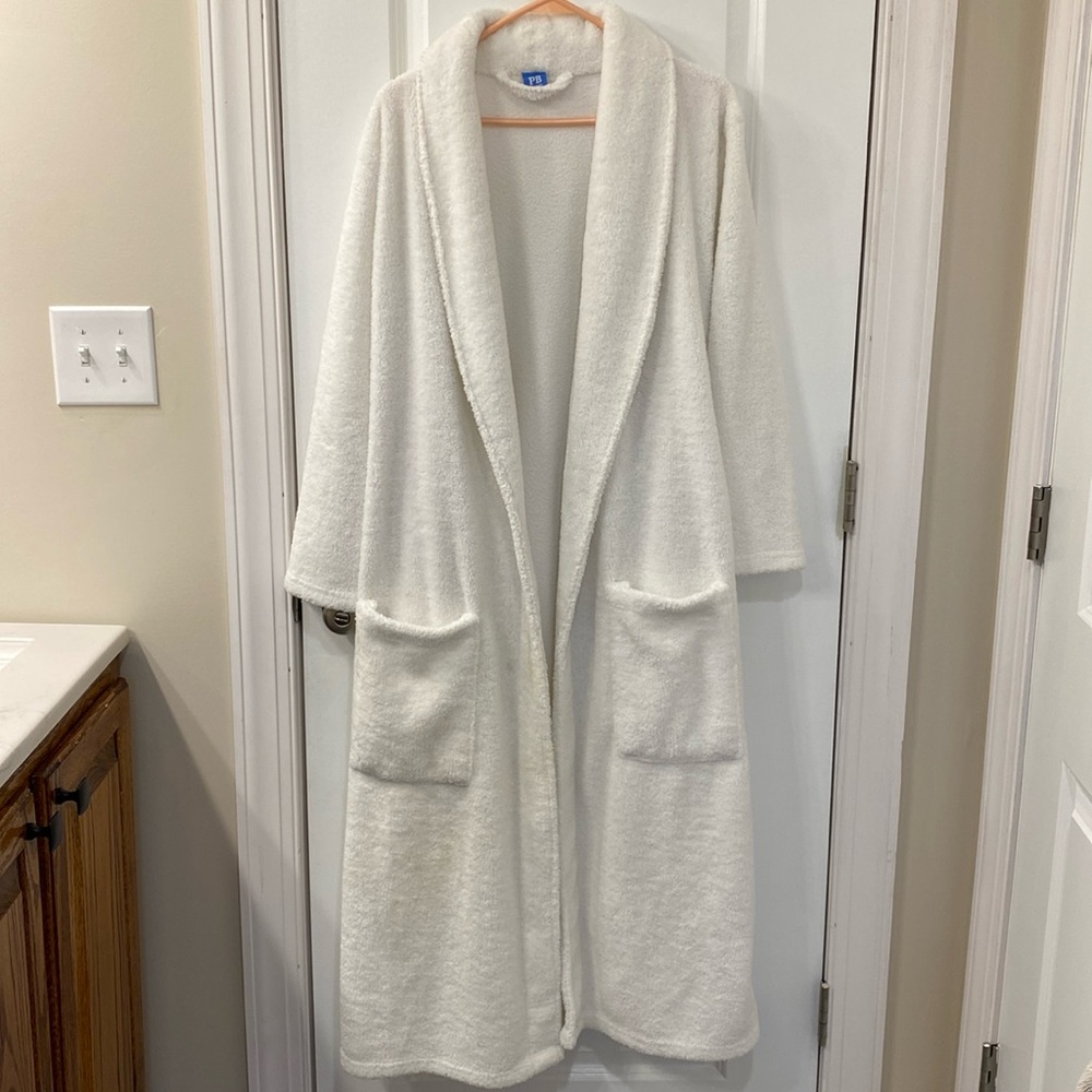Pottery Barn Teen Plush White Bath Robe- One Size